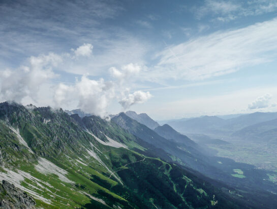 Gewaltige Ausblicke auf die Gipfel der Nordkette, die Seegrube und das Inntal
